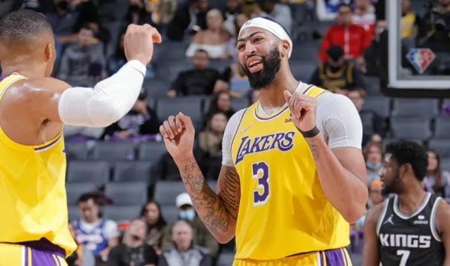 南宫体育-浓眉：这赛季考验我的领导能力 大哥们鼓励我发声